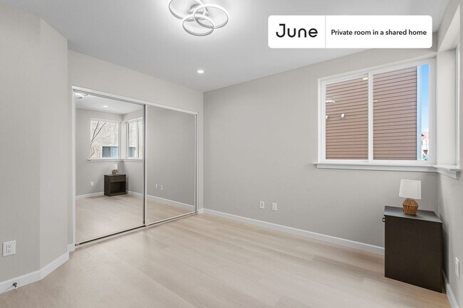 Building Photo - Room in Shared 5 bed/5 bath home in Boyle Heights