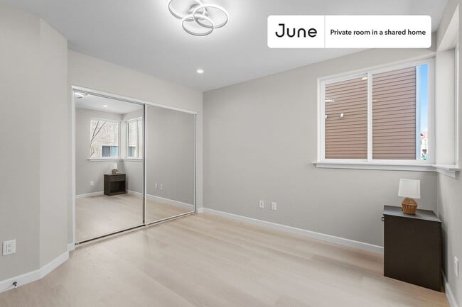 Foto del edificio - Room in Shared 5 bed/5 bath home
