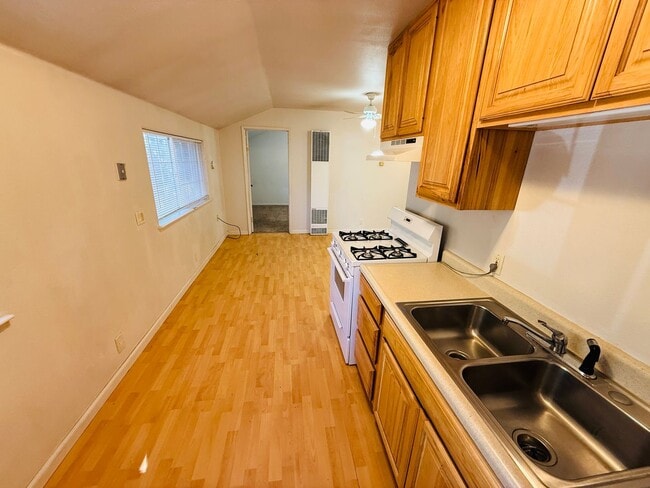 Building Photo - 940 Merced Ave