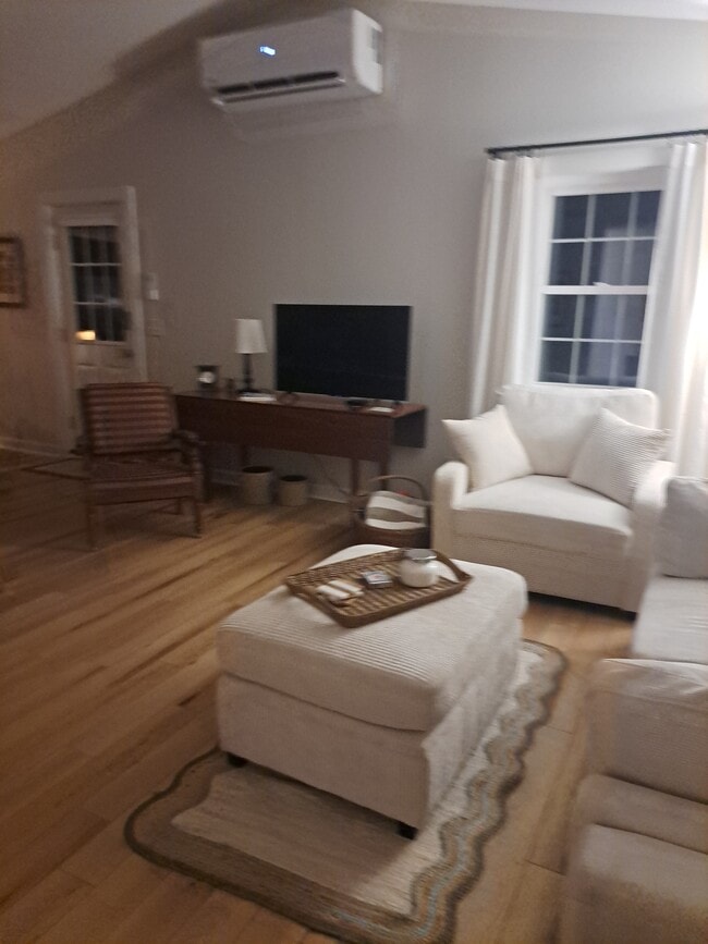 Foto del edificio - 386 White Store Rd