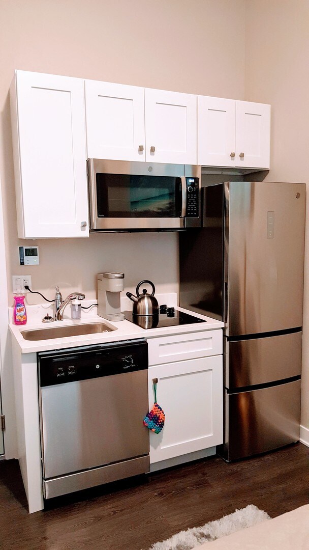 Building Photo - 1409 W Diversey Pkwy