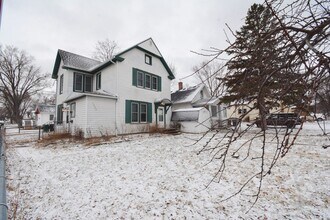 Building Photo - 1320 2nd St SE