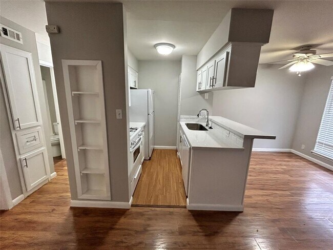 Foto del edificio - 1401 Kipling St