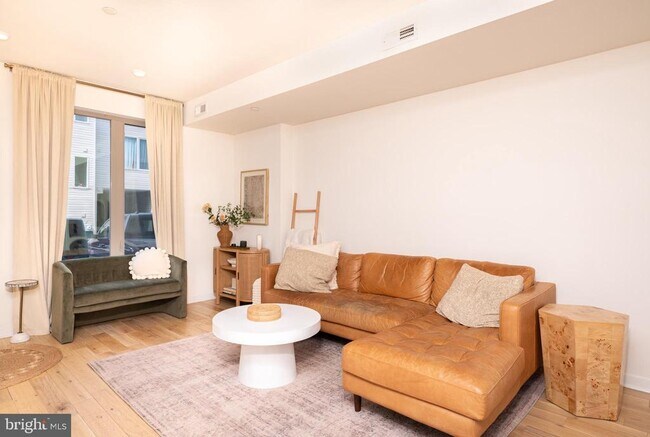 Foto del edificio - 2136 Kensington Ct