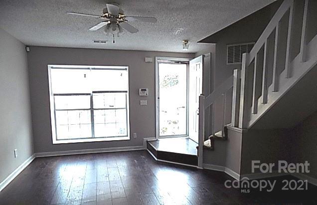 Foto del edificio - 6315 Windsor Gate Ln
