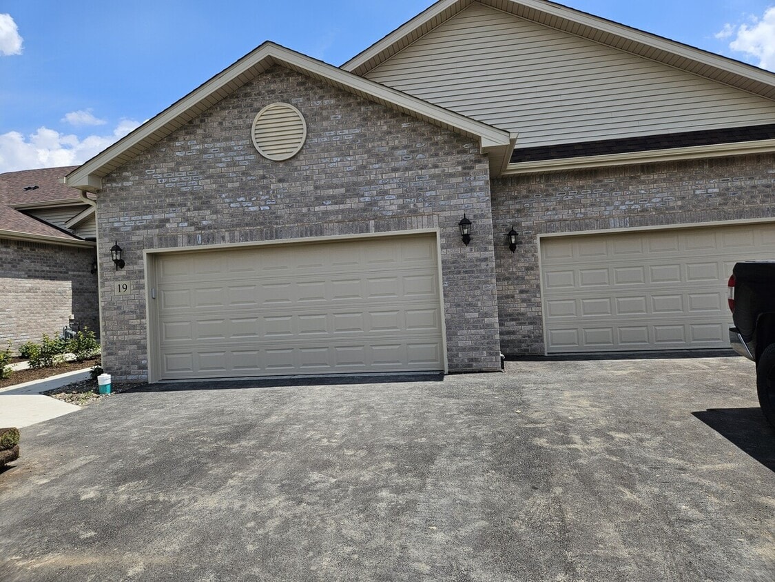 Foto principal - 19 Apollo Ct