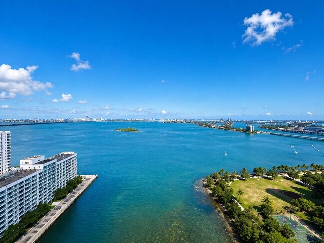 Foto del edificio - 2020 N Bayshore Dr