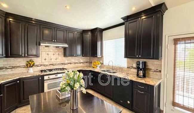 Building Photo - 1067 Regina Way