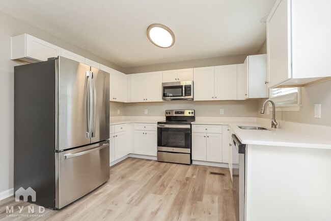 Foto del edificio - 204 Deerlake Dr