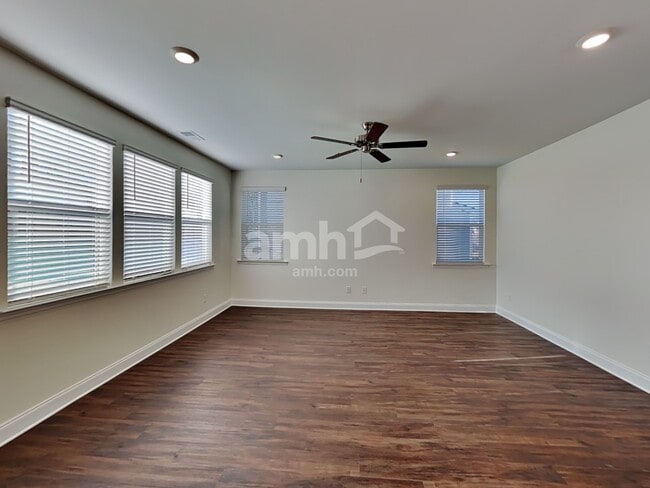 Foto del edificio - 602 Rivermist Dr