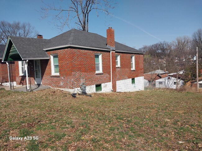 Building Photo - 4519 June Ave