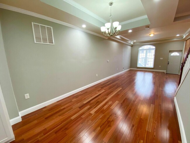 Building Photo - Updated 2-bedroom Patterson Park Home - Mi...