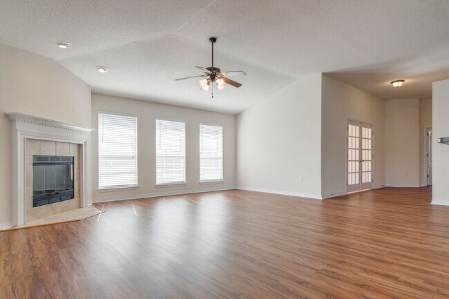 Foto del edificio - Elegant 4-Bedroom Home in Desirable Tangle...