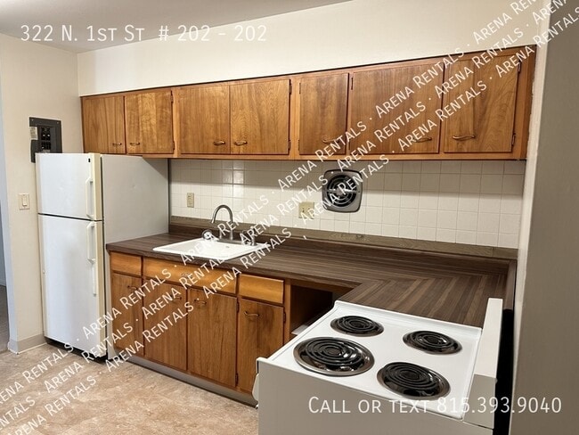 Foto del edificio - 322 N 1st St