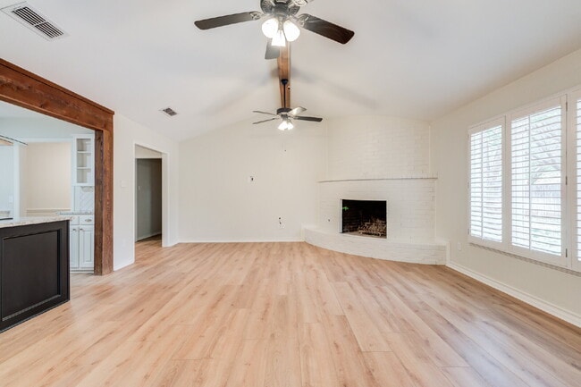 Building Photo - Beautiful 4 Bed 2.5 Bath in South Lubbock!
