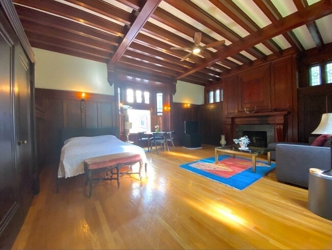 Building Photo - 384 Marlborough St