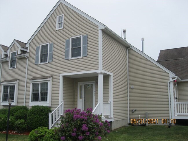 Building Photo - 608 Thayer St