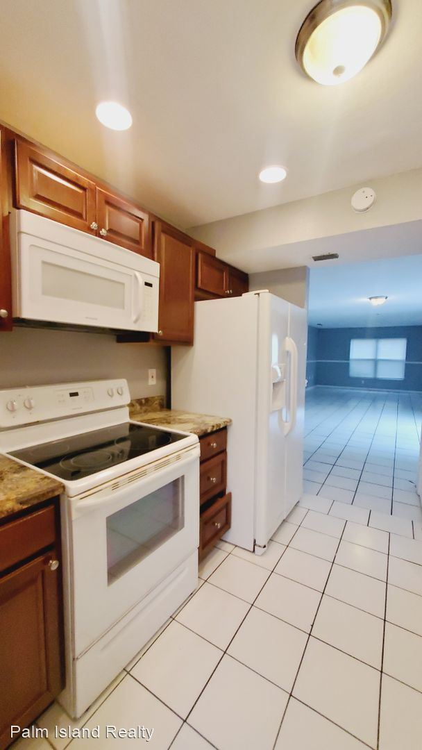 Foto del edificio - 2 br, 2.5 bath House - 1700 Azalea Ct # D