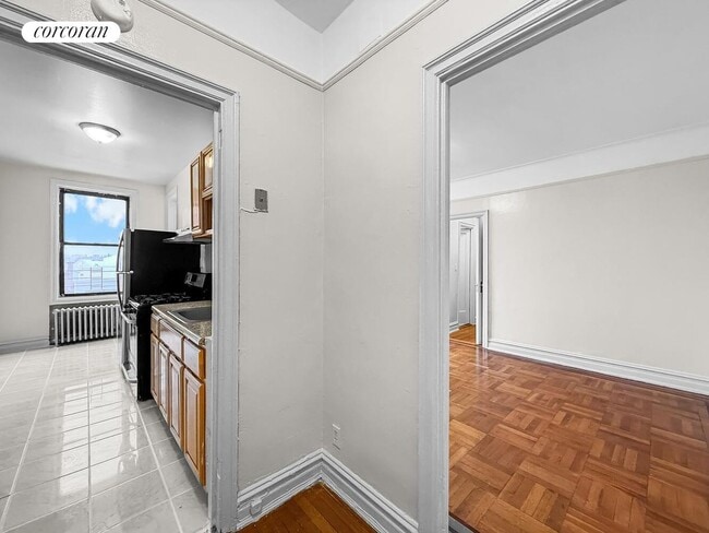 Building Photo - 416 68th St