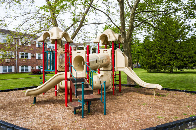 Playground - Glen Hollow