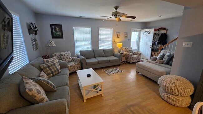 Building Photo - 9604 Ventnor Ave