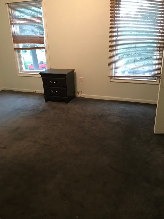 Living room - 1319 Jerome St