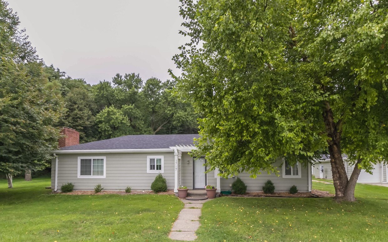 Primary Photo - 1717 S 35th St