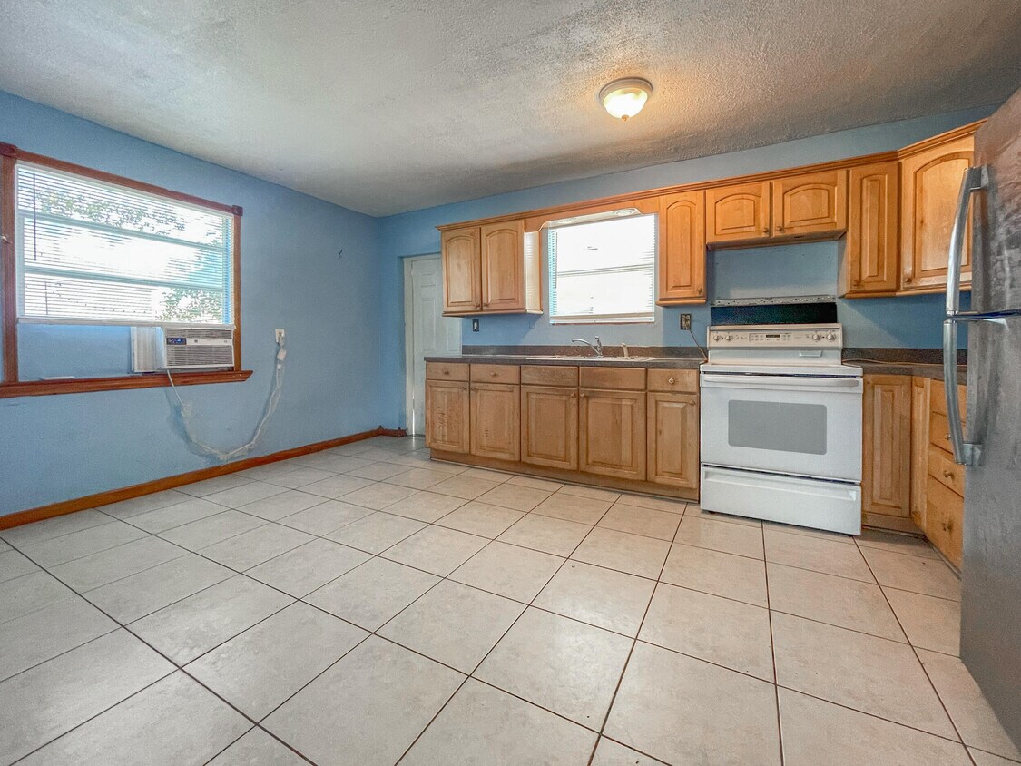 Foto principal - 732 N G St