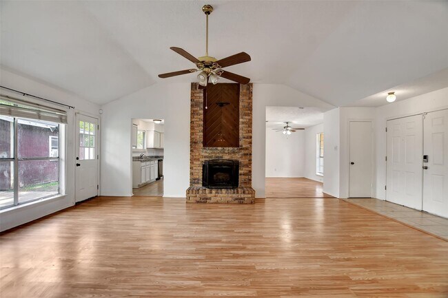 Foto del edificio - 1311 Oak Hollow Dr