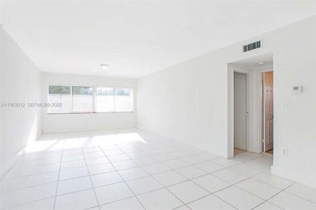 Foto del edificio - 10001 W Bay Harbor Dr