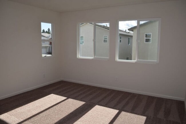 Building Photo - 3725 Roseparke Way