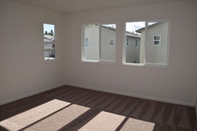Foto del edificio - 3725 Roseparke Way
