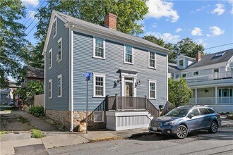 Building Photo - 26 Perry St