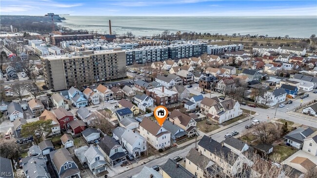 Building Photo - 1330 W 67th St