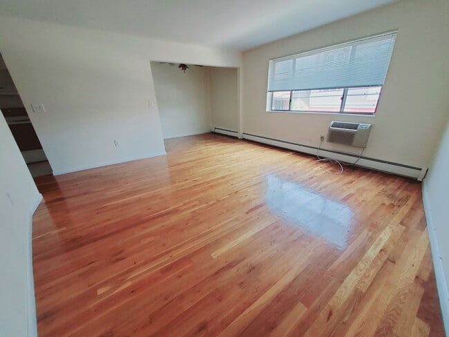 Building Photo - 960 Hope St