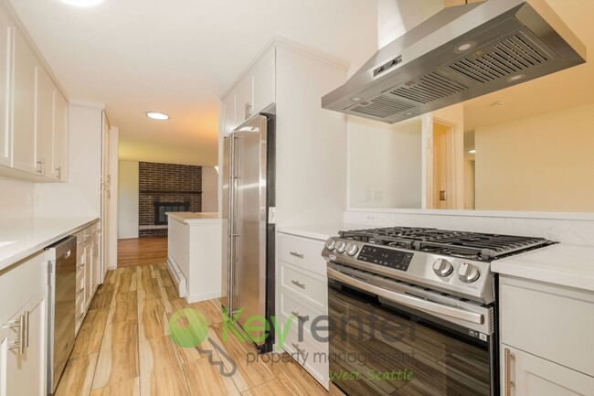 Building Photo - Versatile 5 Bedroom Retreat with Office and Outdoor Living in Burien
