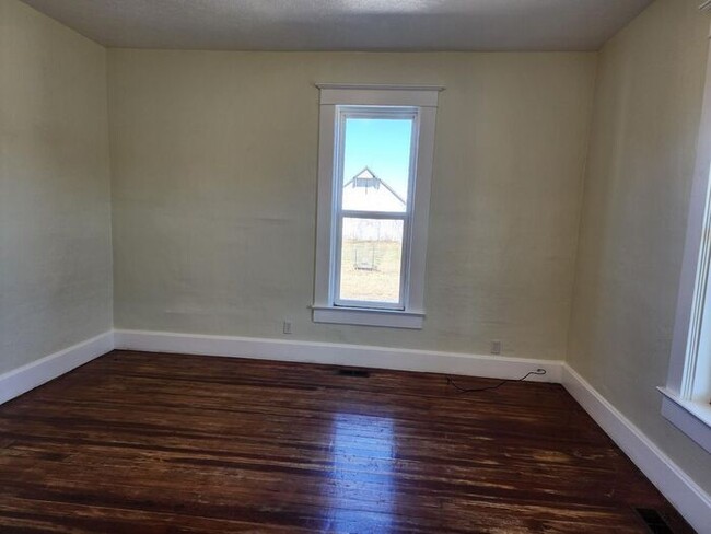 Building Photo - 2 Bedroom Home in the Country