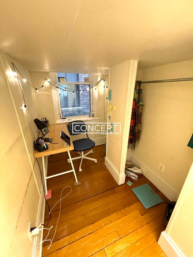 Building Photo - 17 Aberdeen St