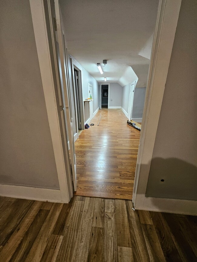 Building Photo - 823 Main St