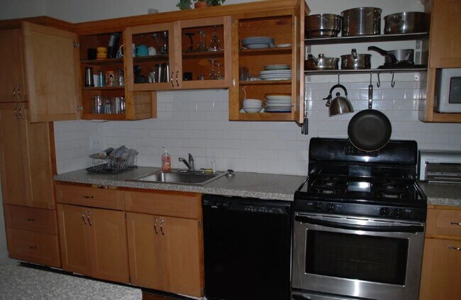Building Photo - 227 E 33rd St