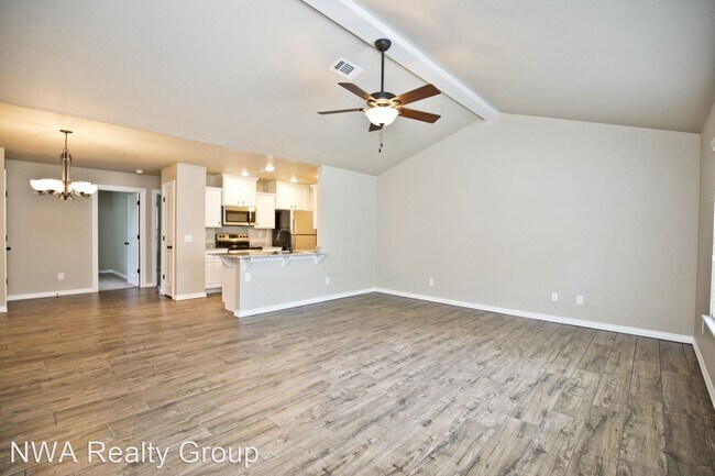 Building Photo - 3 br, 2 bath House - 1700 S. Dixieland #102