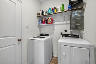 Building Photo - 27222 Woodridge Gln Dr
