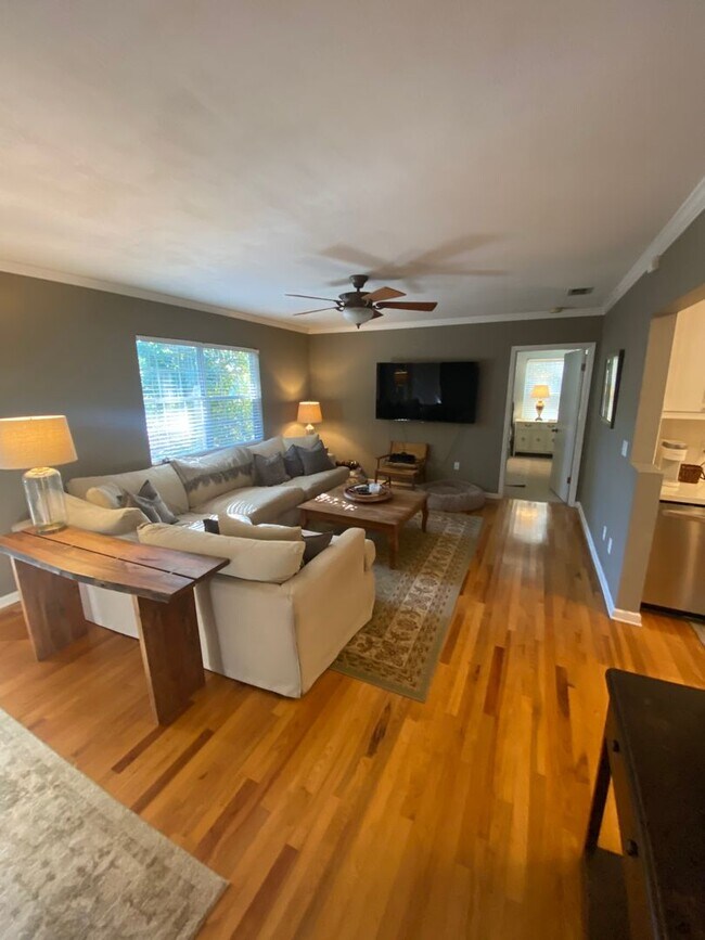 Building Photo - Charming Midtown 3 BR 2 BA Single Family H...