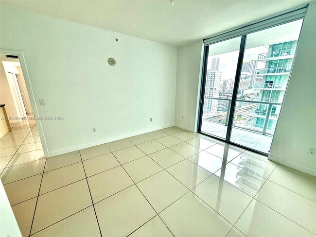 Foto del edificio - 79 SW 12th St