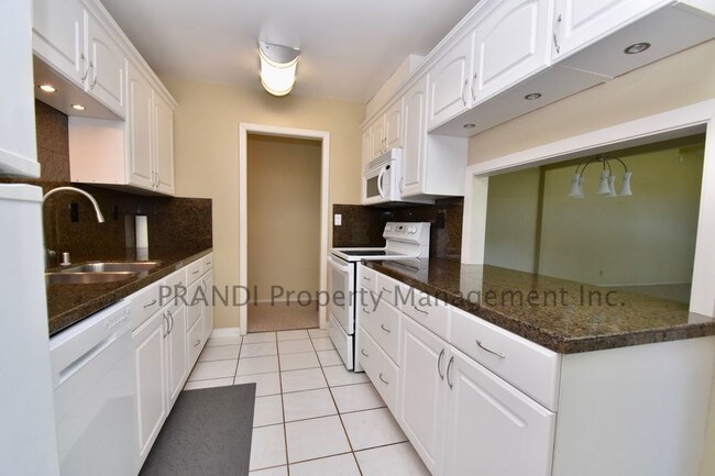 Building Photo - 44 Lyford Dr