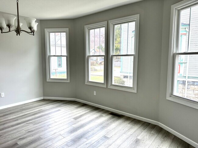 Building Photo - 128 Edgington Ln