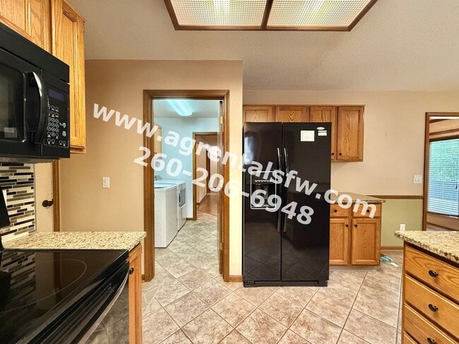 Building Photo - 3 Bedroom House