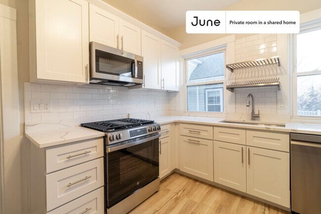 Foto del edificio - Room in Shared 5 bed/2 bath home in Brookline