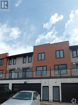Building Photo - 902 W Village Square