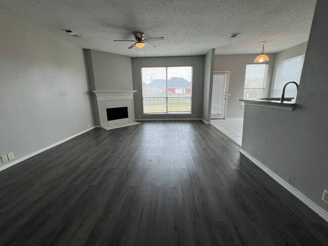 Foto del edificio - 2805 Crater Lake Ln